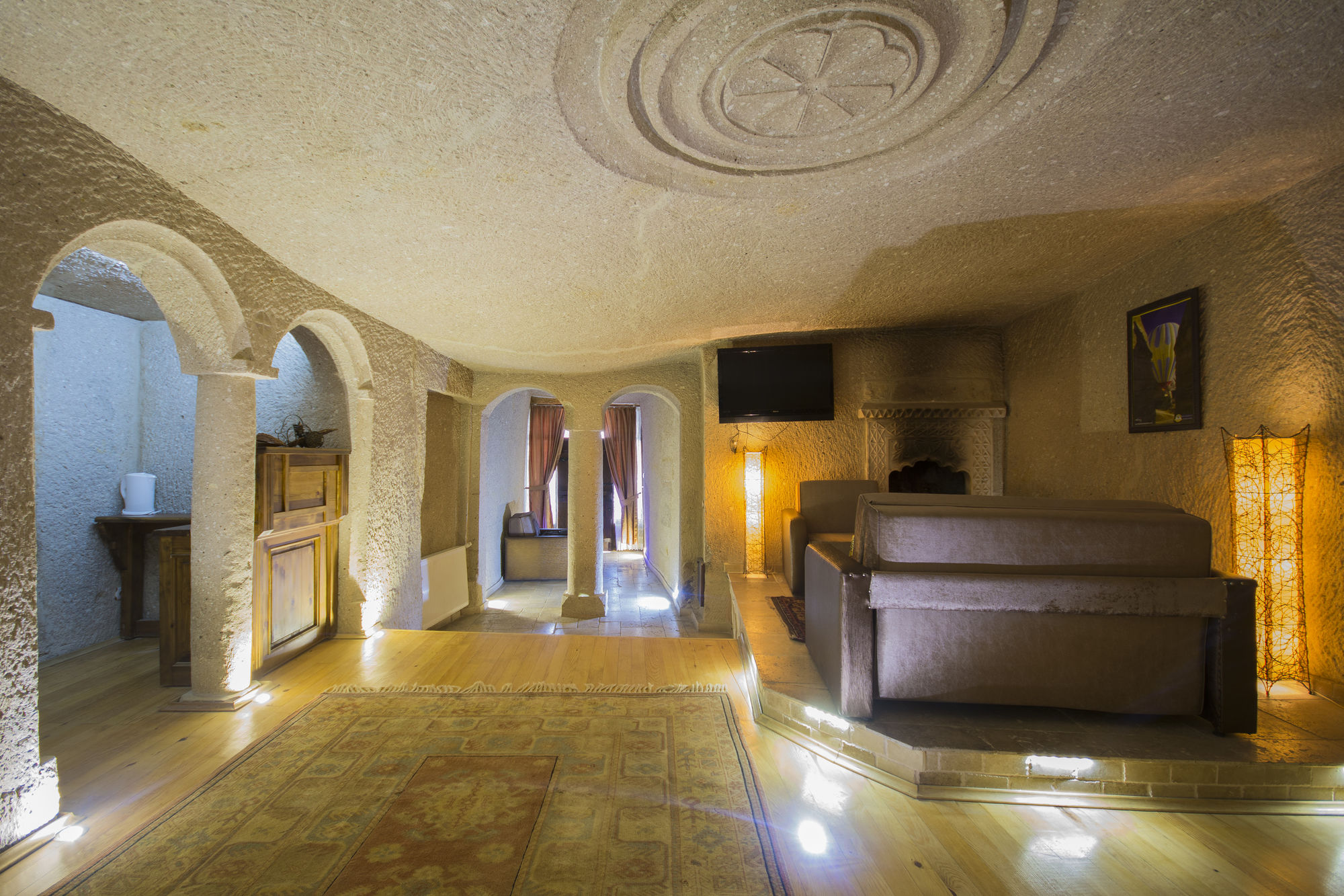 Roma Cave Suite