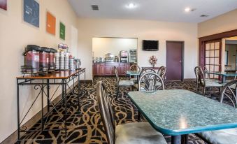 Quality Inn & Suites Mendota Near I-39