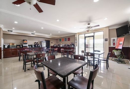 퀄리티 인 킹스뷰 하이웨이 77