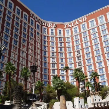 Treasure Island – TI Las Vegas Hotel  & Casino Отели рядом с достопримечательностью «Лас Вегас Стрип»