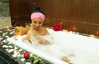Surabaya Suites Hotel Powered by Archipelago - Romantic