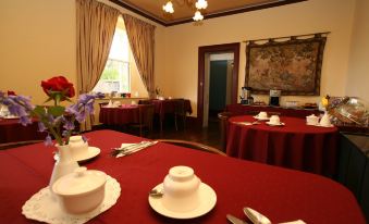 The Lodge on Elizabeth Boutique Hotel