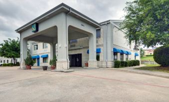 Quality Inn & Suites Grand Prairie