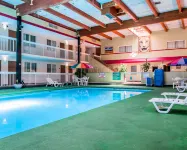 Quality Inn Trinidad - Kolam Renang