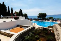 Villa Tamaris - Hotel Resort Dražica - piscina