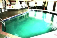 Hotel J Green Bay - Pools