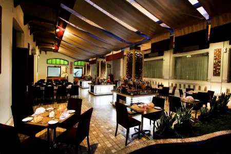 Gino Feruci Kebon Jati by Kagum Hotels Отели в г. Andir