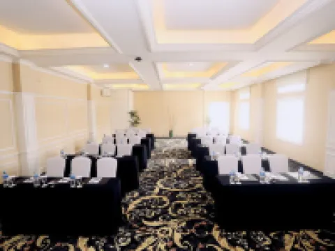 Adhiwangsa Hotel Hotels in Laweyan