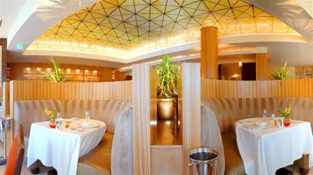 Seminole Hard Rock Hotel & Casino Hollywood Отели рядом с достопримечательностью «FLL Airport Flight Landing View Point»