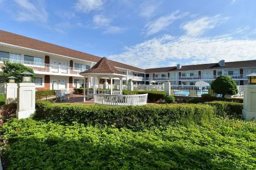 Days Inn & Suites by Wyndham Roseville/Detroit Area