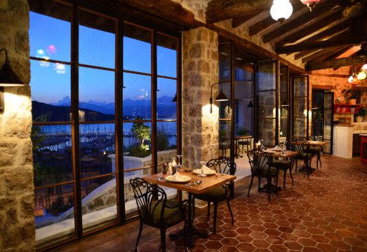 1. 호텔 유니크 -..