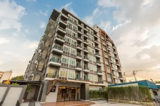 Baron Residence Bangkok Отели рядом с достопримечательностью «Банг Капи Торговый центр»