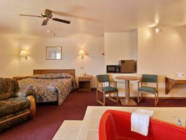 Days Inn by Wyndham Pueblo