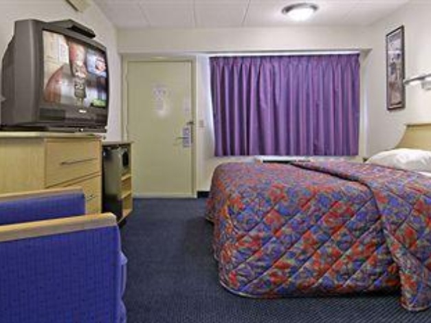 Red Roof Inn Plus + Boston - Framingham