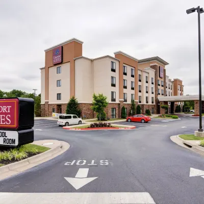 Comfort Suites Little Rock West Hotels near The Castle on Stagecoach