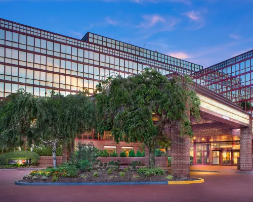 DoubleTree by Hilton New York LaGuardia Airport Hotels near Flushing Meadows