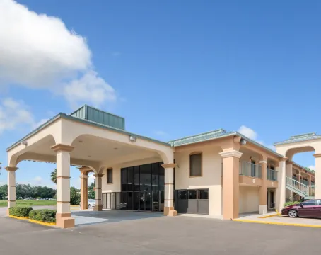 Econo Lodge Inn & Suites West – Energy Corridor
