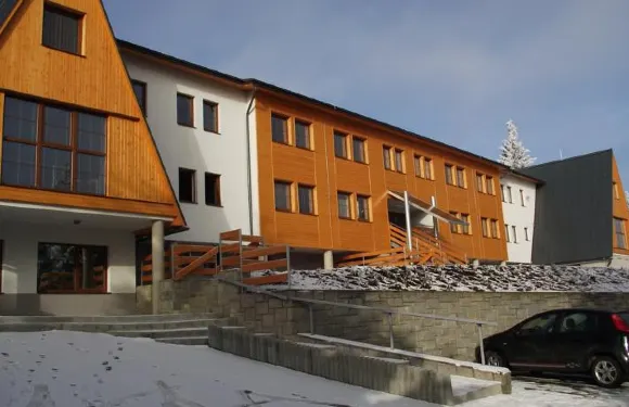 霍爾斯基布朗恩斯酒店