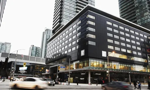 Le Germain Hotel Maple Leaf Square