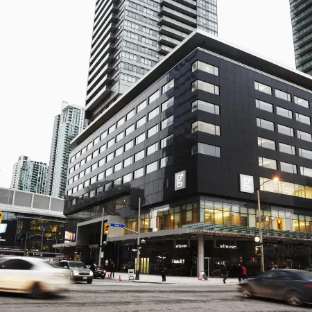 Le Germain Hotel Maple Leaf Square Отели рядом с достопримечательностью «Арена «Скоушабэнк»»