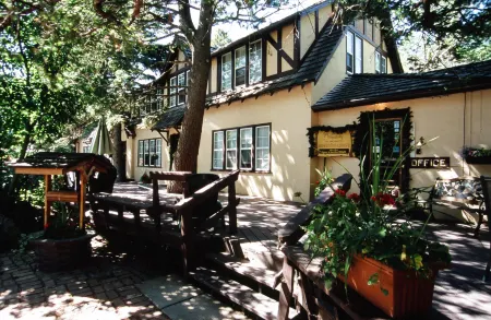 Crandell Mountain Lodge Отели в г. Improvement District No. 4