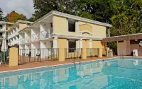 Lakefront Terrace Resort - Beach