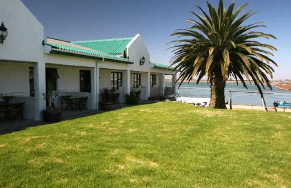 裏維埃拉酒店及木屋