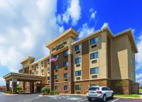 La Quinta Inn & Suites by Wyndham Midwest City - Tinker AFB Hotels in Del City