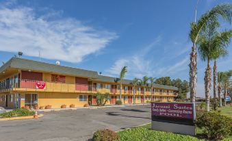 Econo Lodge I-5 at Rt 58