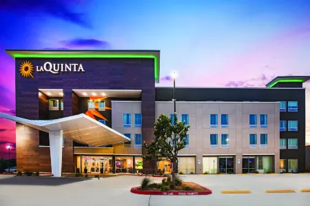 La Quinta Inn & Suites by Wyndham McAllen la Plaza Mall