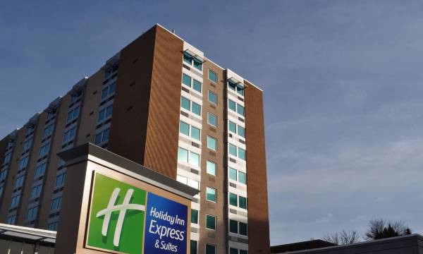 Holiday Inn Express & Suites Pittsburgh West - Green Tree by IHG