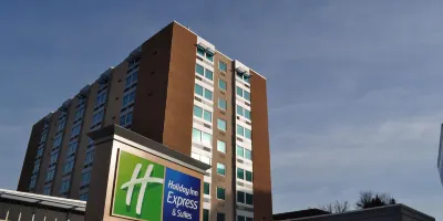 Holiday Inn Express & Suites Pittsburgh West - Green Tree