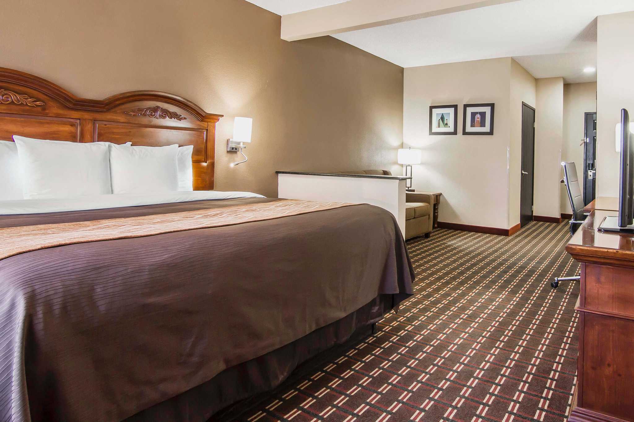 Quality Inn & Suites I-35 E/Walnut Hill