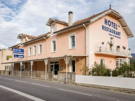 Logis Hôtel le Jabron Отели в г. Труина