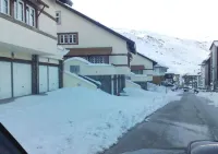 Apartamentos Las Tuyas 3000