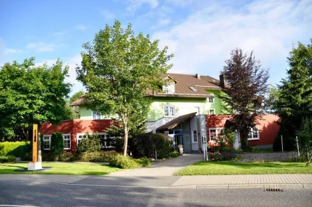Rennsteighotel Herrnberger Hof Отели в г. Бергбанрегион