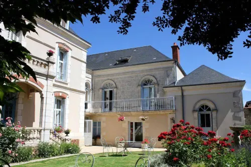 La Roseraie Hotels in Vouille