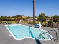 Howard Johnson by Wyndham Chattanooga Lookout Mountain I-24 Hotels in Chattanooga