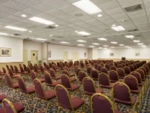 Cottonwood Suites Savannah Hotel & Conference Center Hotel di Pooler