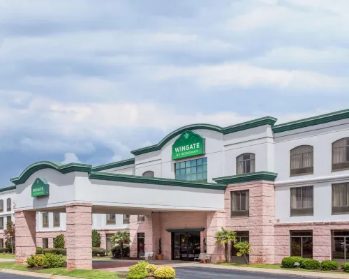 La Quinta Inn & Suites by Wyndham Columbus North Hotels in Columbus