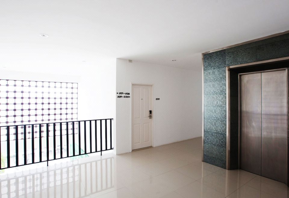 2. B2 코랏 부티..