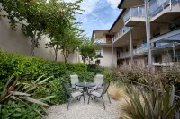 Lakeside Apartments Hotels in Albert Town