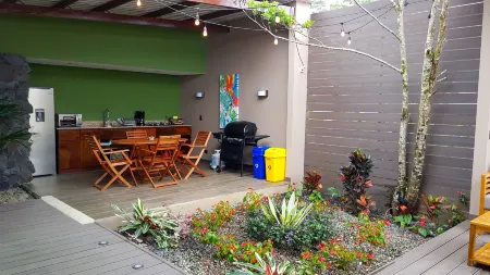 Chira Glamping Monteverde Отели рядом с достопримечательностью «Ecological Sanctuary»