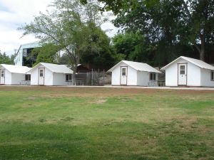 Mariposa Fair Bungalow Tent Cabins - Caravan Park