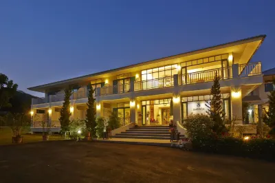 Santosha Health Lifestyle Resort Отели рядом с достопримечательностью «Thongsomboon Club»