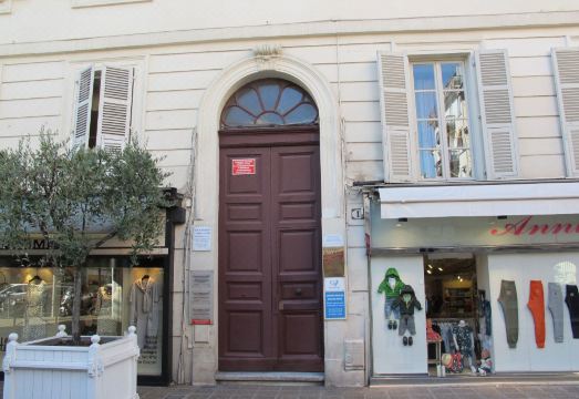 3. 아파르트멍 니스..