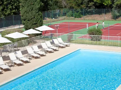 Hôtel Novotel Avignon Nord Hôtels à proximité de : Etoile Sportive St Saturnin XV Rugby