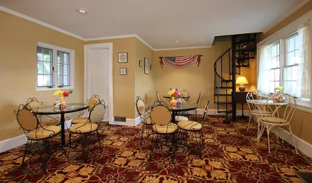 Skaket Beach Motel Отели рядом с достопримечательностью «Addison Art Gallery»