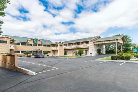 Quality Inn Shelburne - Burlington Отели в г. Шелберн