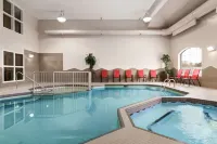 Days Inn & Suites by Wyndham Brandon - Pools